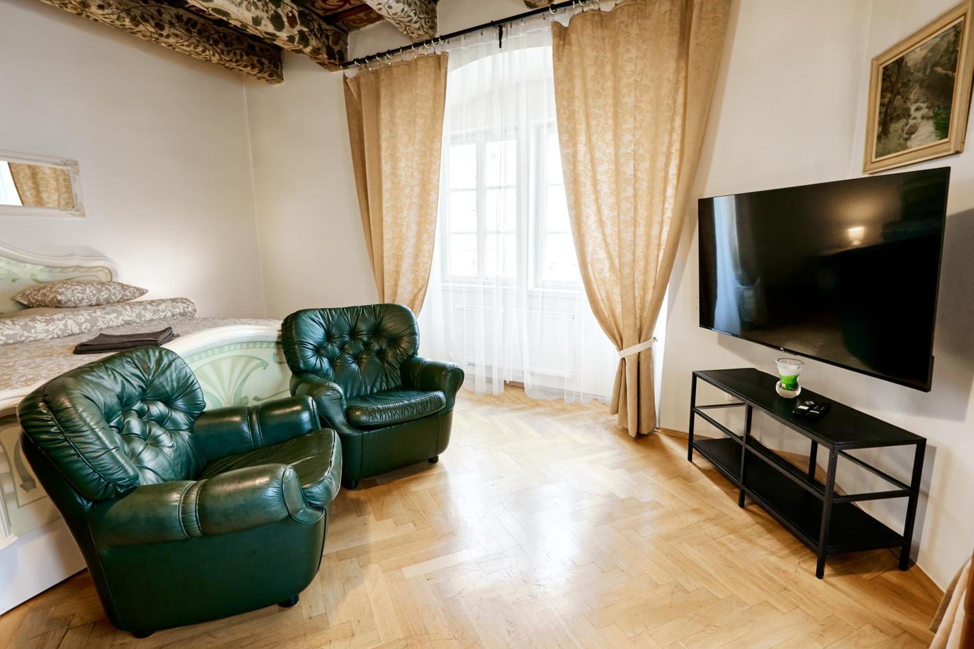 At The Blue Lion & Parking Assistance Apartment Praga Exterior foto