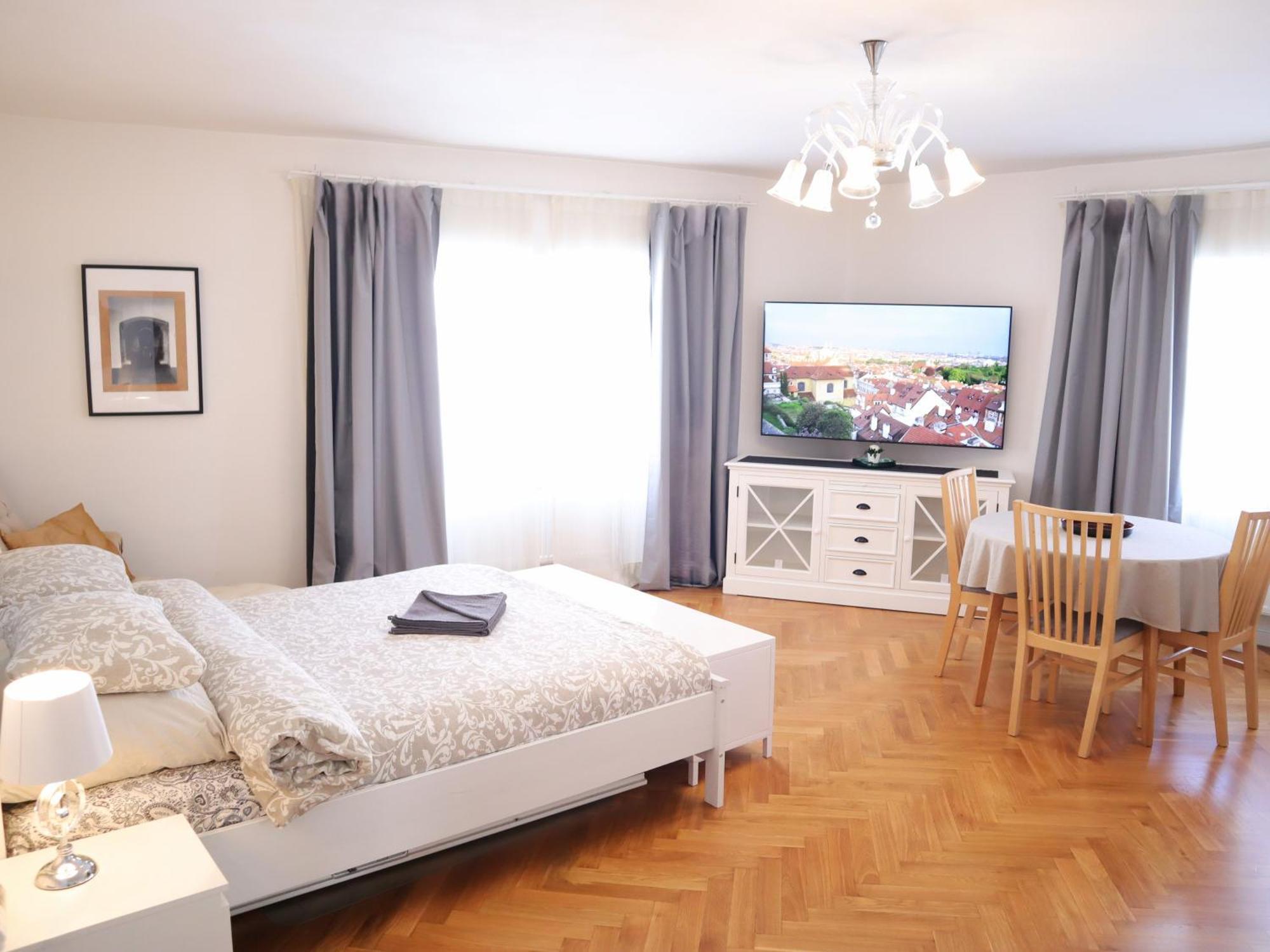 At The Blue Lion & Parking Assistance Apartment Praga Exterior foto
